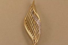Zlatá brošňa list, kombinované zlato, číre zirkóny, 5,41g 14k 585/1000