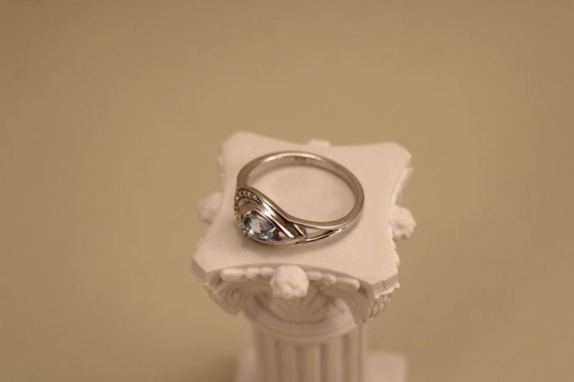 Prsteň - modrý Topás - číre zirkóny - rhodium - striebro