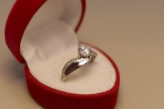 Prsteň-brúsený zirkón-biele zlato-14 karátov