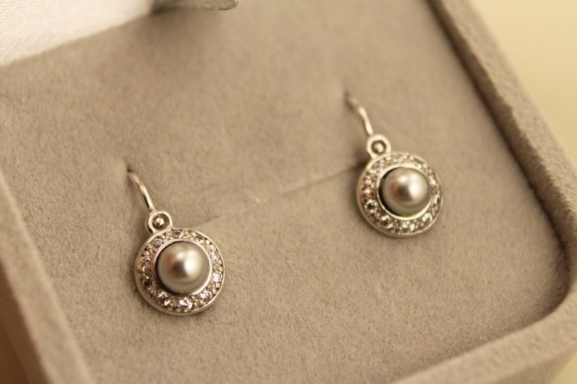 Strieborné náušnice, syntetická perla a číre zirkóny, 1,33g 925/1000