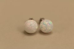 Náušnice - guličky - biely opál - šrúbky - rhodium - striebro