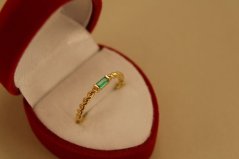 Prsteň - zelený zirkón - točený dizajn - žlté zlato - 14 karátov