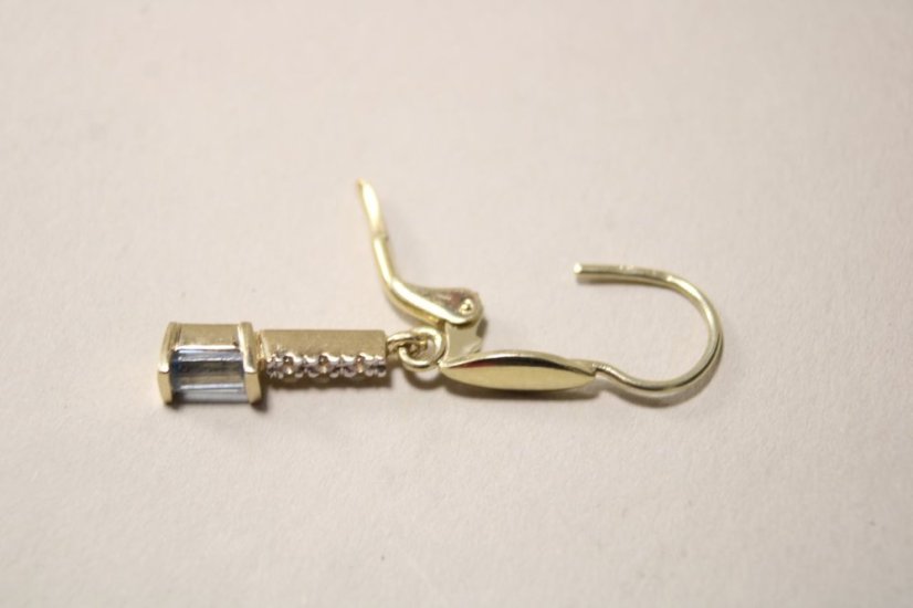 Dámske visiace náušnice so svetlo modrým zirkónom, žlté zlato, klasický patent, 3,18 g, 14K 585/1000 - Farba zlata: Žltá, Druh kameňa: FAREBNÝ ZIRKÓN, Farba kameňa: Svetlomodrý, Váha (g): 3,18, Rýdzosť: 14 karátov 585/1000