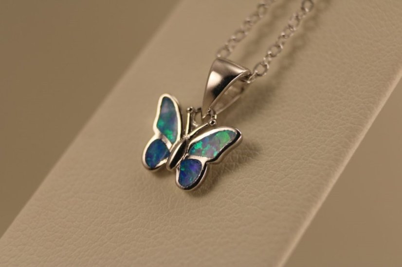 Retiazka- celebritka- motýľ- modrý opál- rhódiované striebro