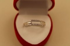 Prsteň- vyrezávany vzor- zirkóny- rhódiované striebro