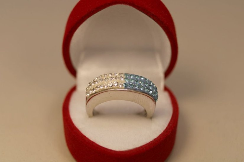 Prsteň- číre a modré swarovski crystals- rhodiované striebro