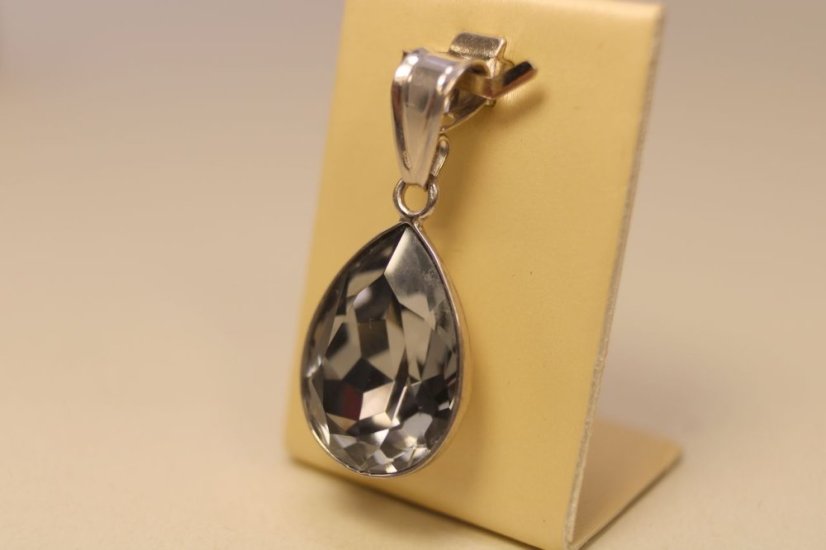 Strieborný prívesok "slza" čierny swarovski crystals, rhodiované striebro, 3,54g, 925/1000 - Druh kameňa: SWAROVSKI PRÍRODNÝ KAMEŇ, Farba kameňa: Čierny, Váha (g): 3,54, Rýdzosť: STRIEBRO 925/1000