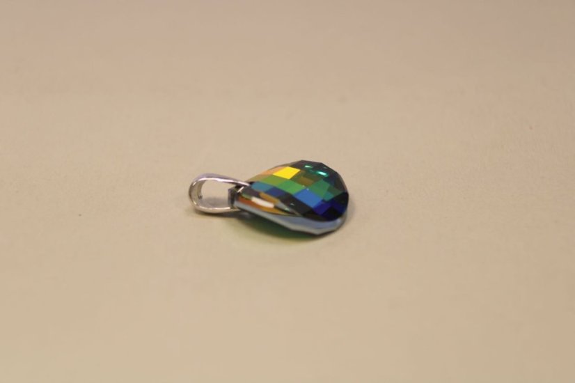 Prívesok swarovski crystals v tvare kruhu, striebro, 3,07g, 925/1000 - Materiál: Rhodiované striebro, Druh kameňa: SWAROVSKI PRÍRODNÝ KAMEŇ, Farba kameňa: Rôznofarebný, Váha (g): 3,07, Rýdzosť: STRIEBRO 925/1000