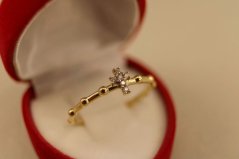 Prsteň- rúženec- zirkónový kríž- viacfarebné zlato- 14 karátov