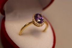 Zlatý prsteň s brúseným fialovým zirkónom žlté zlato, veľkosť 56, 1,85 g, 14 karátov , 585/1000