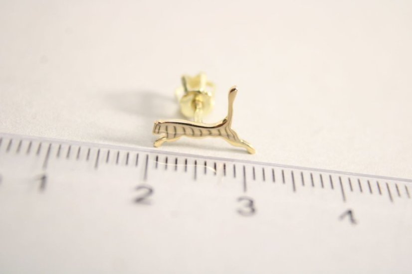 Náušnica zo žltého zlata puma, PRAVÁ, šrúbka, 0,48 g, 14 karátov 585/1000