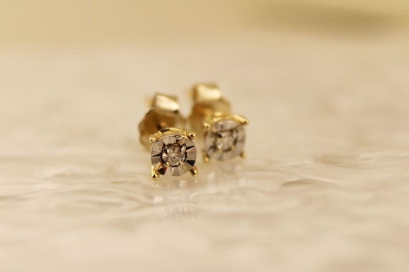 Zlaté náušnice na puzetu, kombinované zlato, diamant 0,06ct SI2 H, 1,18g 14k 585/1000