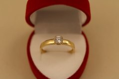 Prsteň- číry kamienok- žlté zlato- 14 karátov