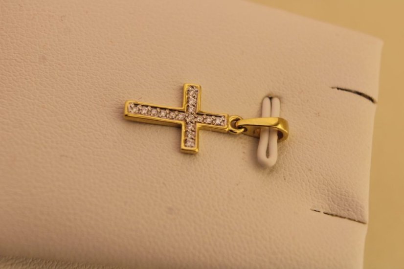 Prívesok- krížik- diamanty- žlté zlato- 14 karátov