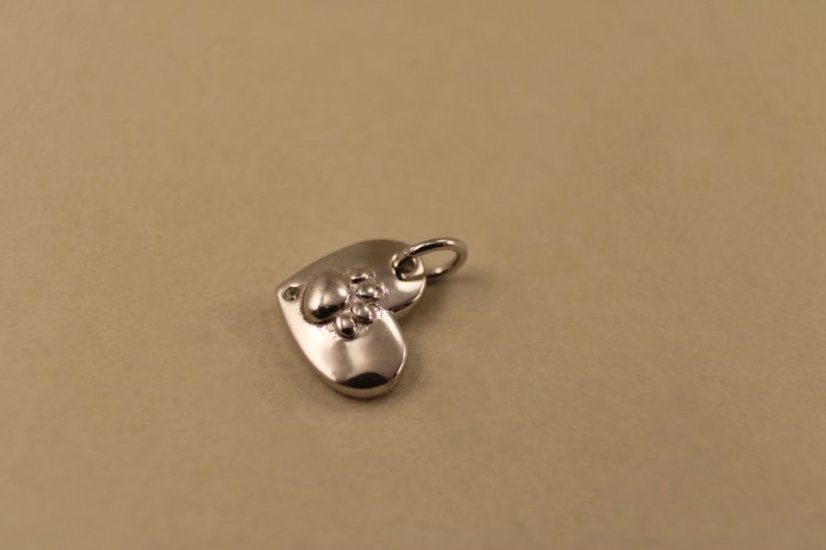 Prívesok- srdiečko- labka- rhódiované striebro