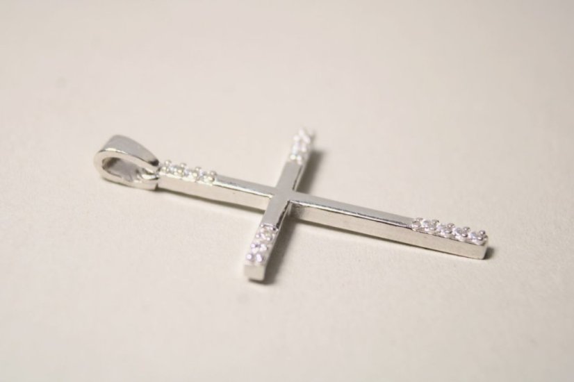 Strieborný prívesok krížik, číre okrúhle zirkóny na cípoch, rhodium, 1,84 g, 925/1000