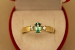 Zlatý prsteň so smaragdom 0,40 ct, diamanty 0,08ct H SI2, veľkosť 54 2,35g 14k 585/1000
