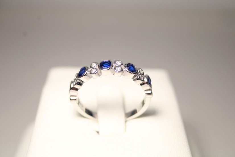 Strieborný prstienok s čírymi a modrými zirkónmi, rhodium, veľkosť 58, 3,13 g , 925/1000