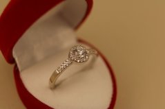 Prsteň- číre zirkóniky- rhódiované striebro- 925/1000