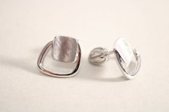 Strieborné naušnice rhodiované lesklo-matné s gravírom,šrubovačky, 2,29g, 925/1000