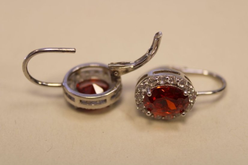 Náušnice-červený kameň-číre zirkóny-patent-rhodium