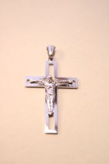 Strieborný rhódiovaný prívesok vyrezávaný kríž s Ježišom, 2,52g, 925/1000