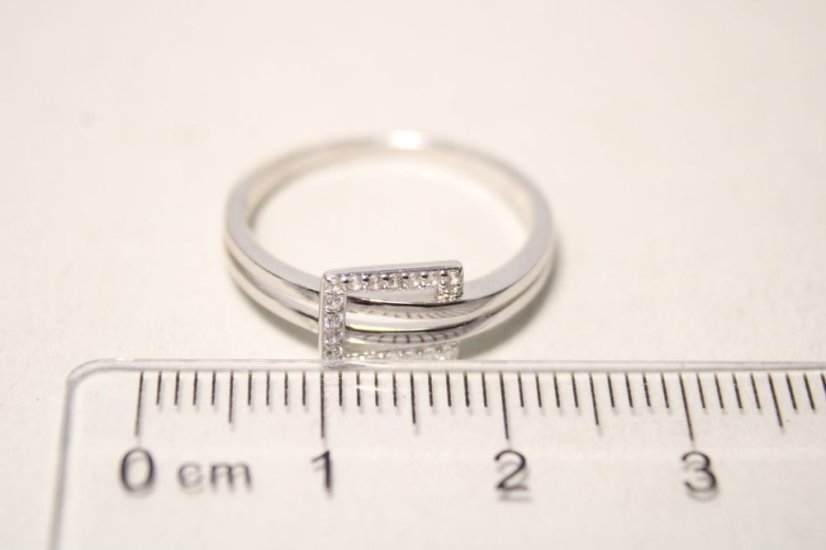 Strieborný prsteň s čírymi zirkónmi, rhodium, veľkosť 54, 1,56 g, 925/1000