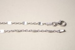 Retiazka- ovalné platničky- rhódiované striebro