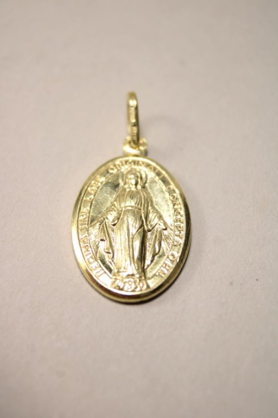 Pozlatený strieborný prívesok medailón s Pannou Máriou 3,13g, 925/1000 - Materiál: Pozlátené striebro, Váha (g): 3,12, Rýdzosť: STRIEBRO 925/1000