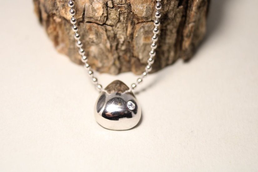 Retiazka- prívesok v tvare kvapky- číry zirkón- rhódiované striebro