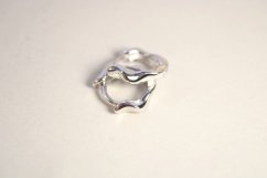 Lesklé strieborné náušnice kruhy, rhodium, kĺbové zapínanie, 1,75 g, 925/1000