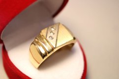 Pánsky moderný prsteň viacfarebné zlato, číre zirkóny, veľkosť 61, 7,07 g, 14 karátov, 585/1000