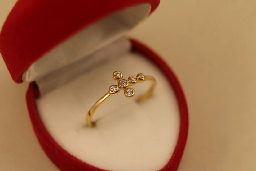 Prsteň- kríž- číre zirkóny- žlté zlato- 14 karátov