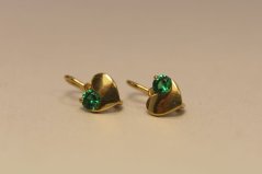 Detské náušnice -hladké srdiečka -zelený zirkón-žlté zlato-brizúra-14 karátov