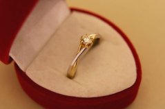 Prsteň- dvojfarebná prepletená obruč- diamant- kombinované zlato- 14 karátov