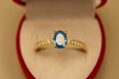 Prsteň-žlté zlato-modrý a číry zirkón-14K